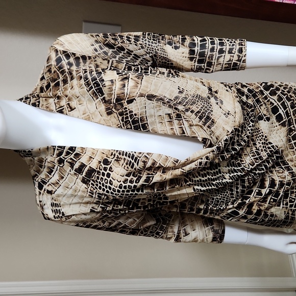 Snakeskin sheer wrap top - Picture 3 of 5